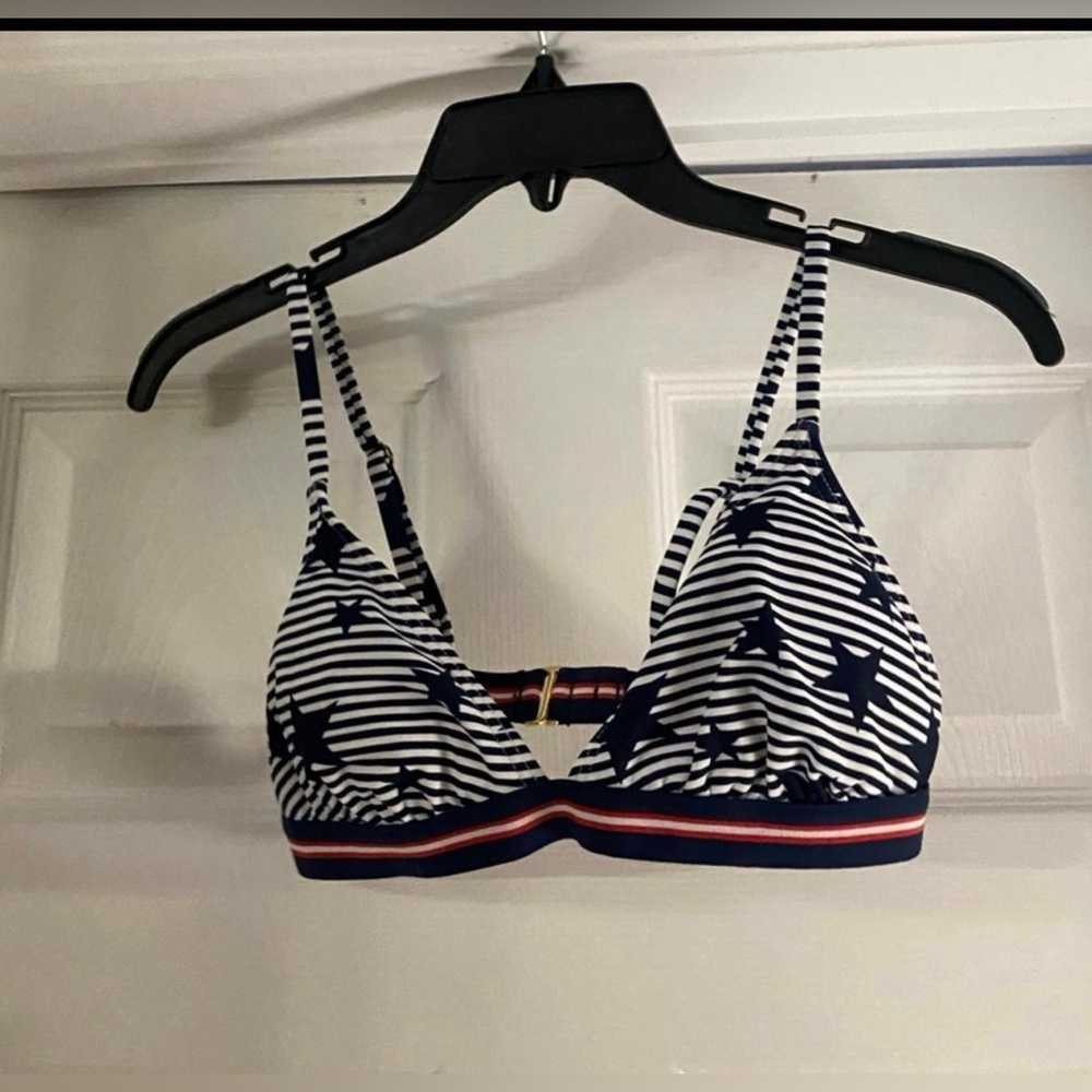 xhilaration American Flag theme bikini top is a size Medium.